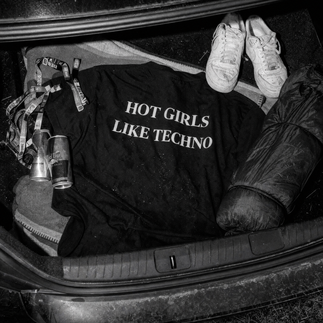 GIRLS LIKE TECHNO - Tee
