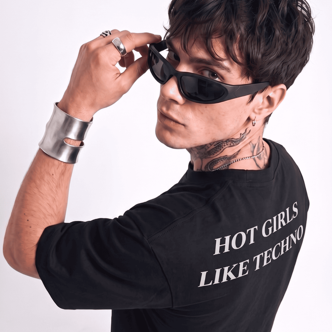 GIRLS LIKE TECHNO - Tee