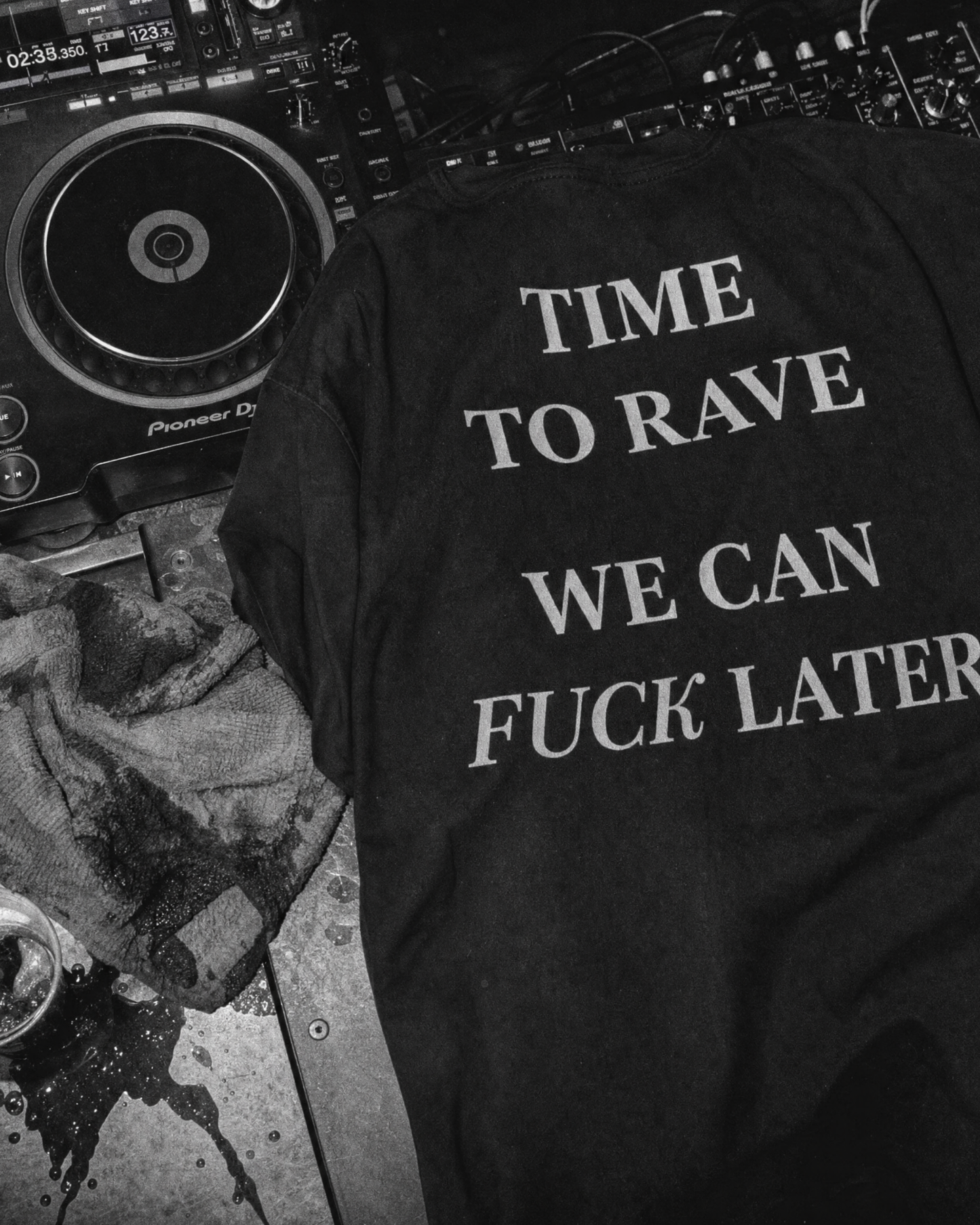 TIME TO RAVE - Tee