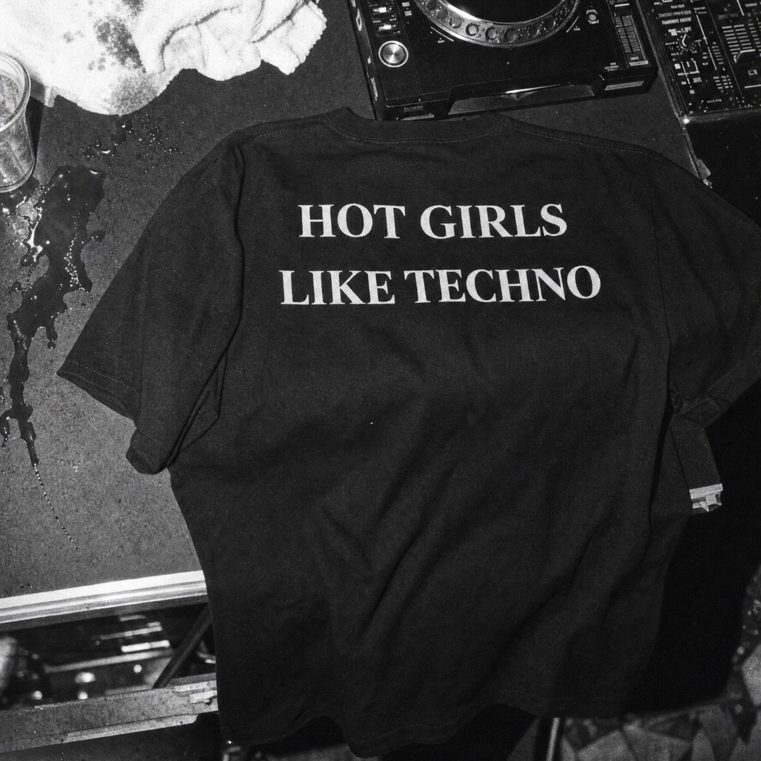GIRLS LIKE TECHNO - Tee