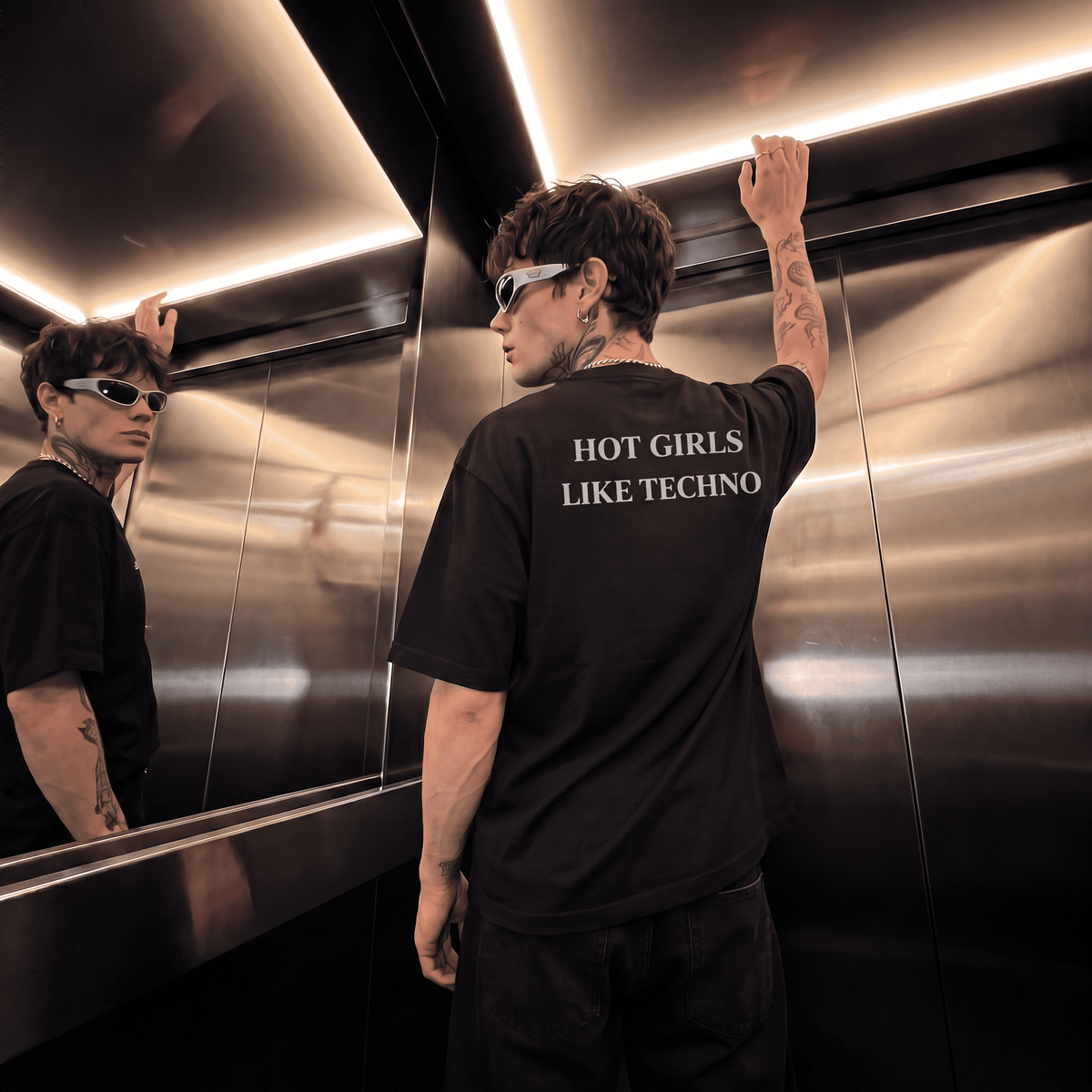 GIRLS LIKE TECHNO - Tee